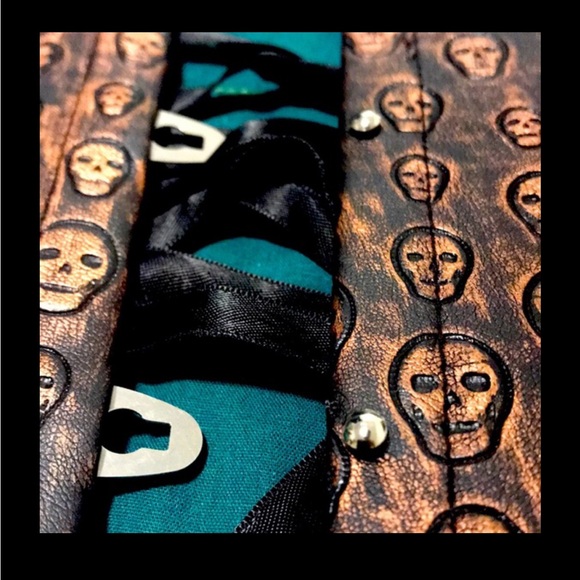 NWT | Corset | Skulls | Bronze & Black | Woman’s Size Small - Picture 4 of 9